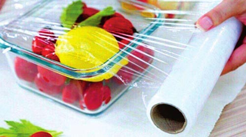 食品塑料保鮮膜透氣性能不達(dá)標(biāo)，內(nèi)部密封的食物仍然會發(fā)霉變質(zhì)